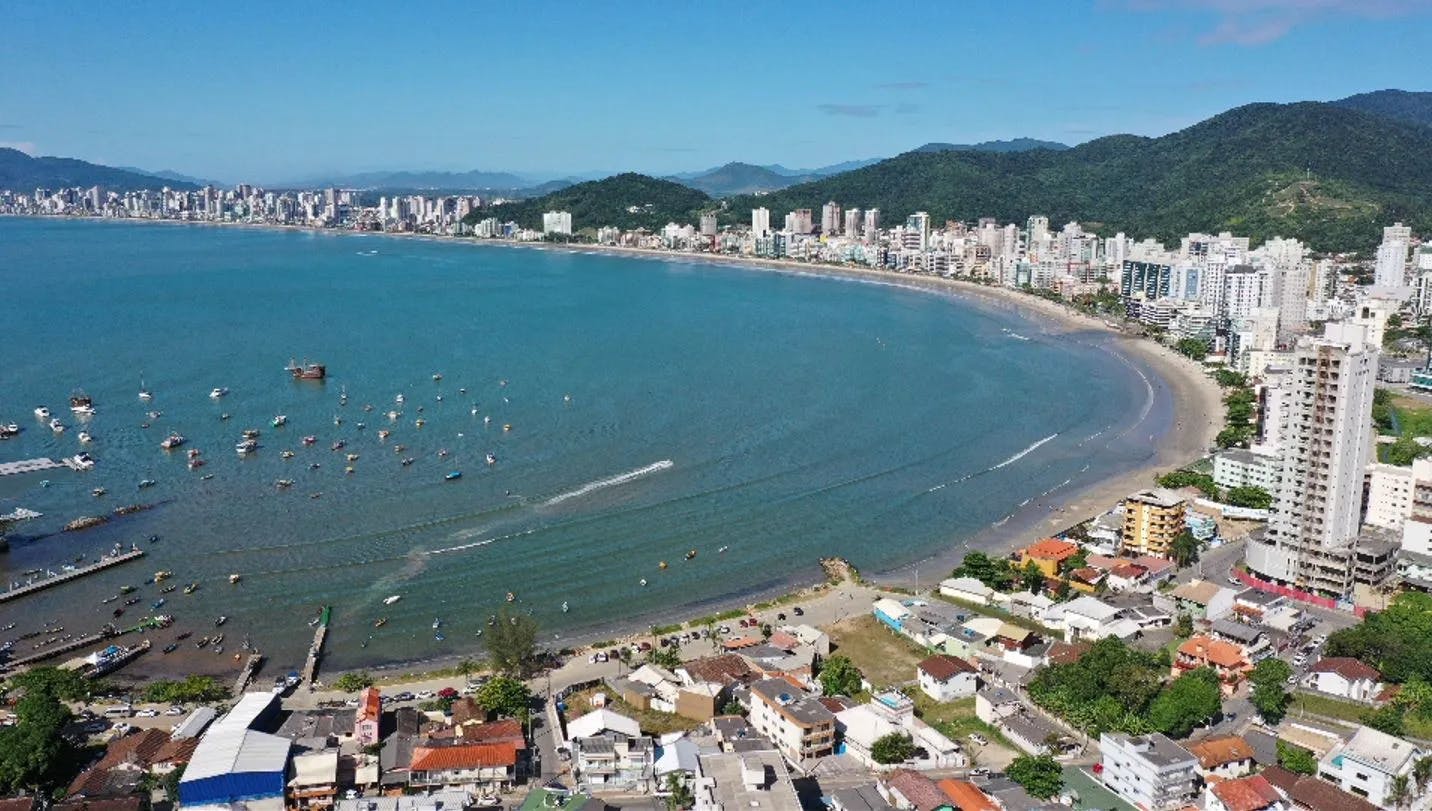 Itapema ultrapassa Florianópolis na valorização de imóveis e encosta em Balneário Camboriú