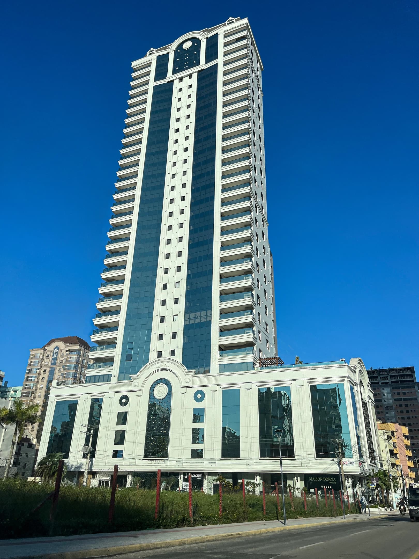 Paramount Tower - Apart. 2401